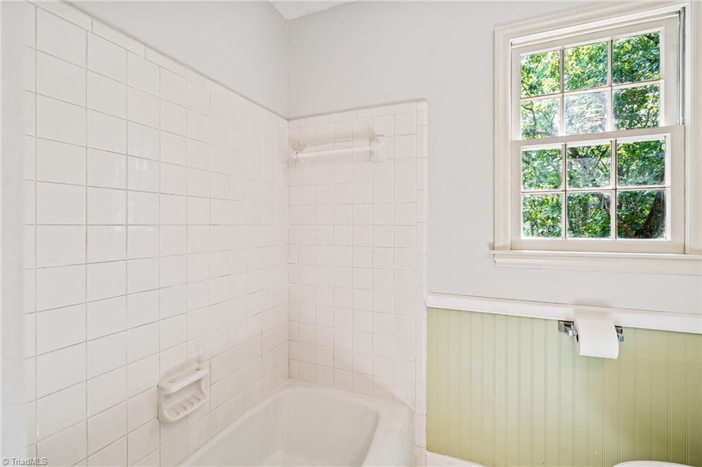 1706 Scarborough Road High Point, NC 27265 - Photo 25 of 46 Gallery Image 25