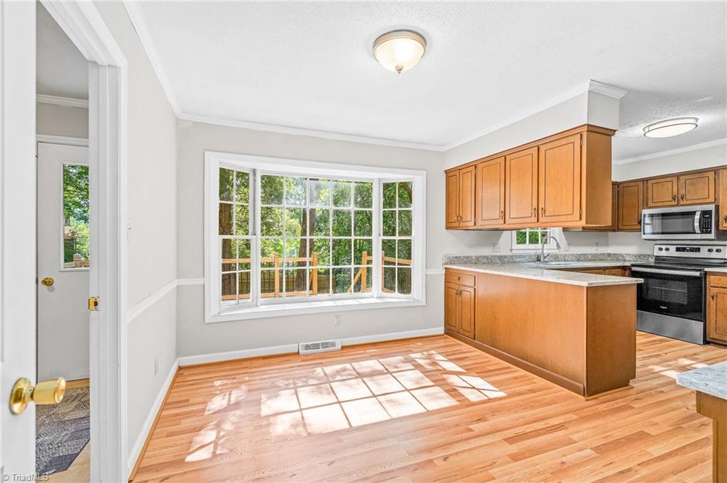 1706 Scarborough Road High Point, NC 27265 - Photo 10 of 46 Gallery Image 10