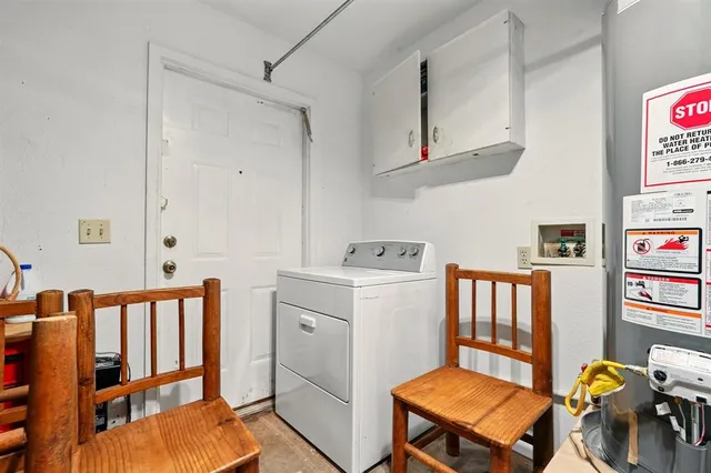 a view of outdoor space yard and porch