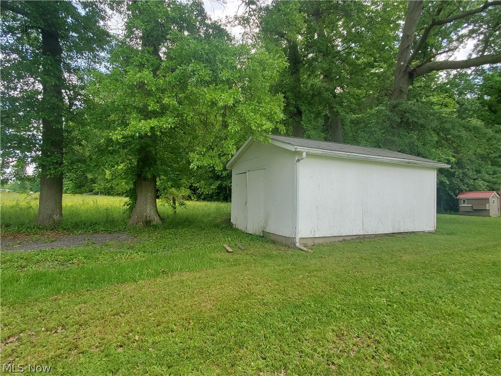 2611 Lyntz Townline Road Southwest Warren, OH 44481 - Photo 9 of 25 Large outbuilding