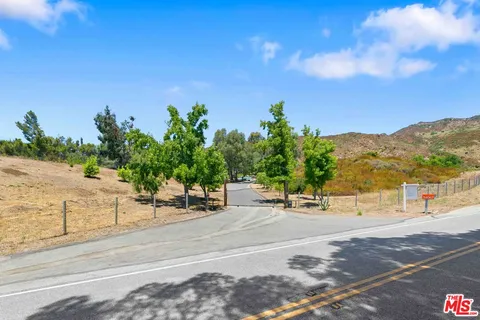 $3,899,999 | 34067 Mulholland Highway, Malibu, CA 90265