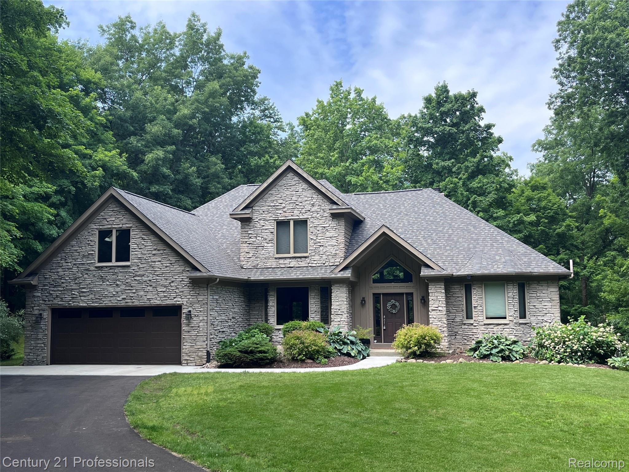 9867 Rainbow Ridge Drive Schoolcraft, MI 49087 - Photo 2 of 82 New Roof!