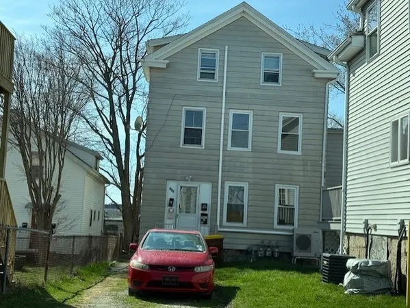 $2,000 | 162 Hanover Street, Unit 2, Fall River, MA 02720