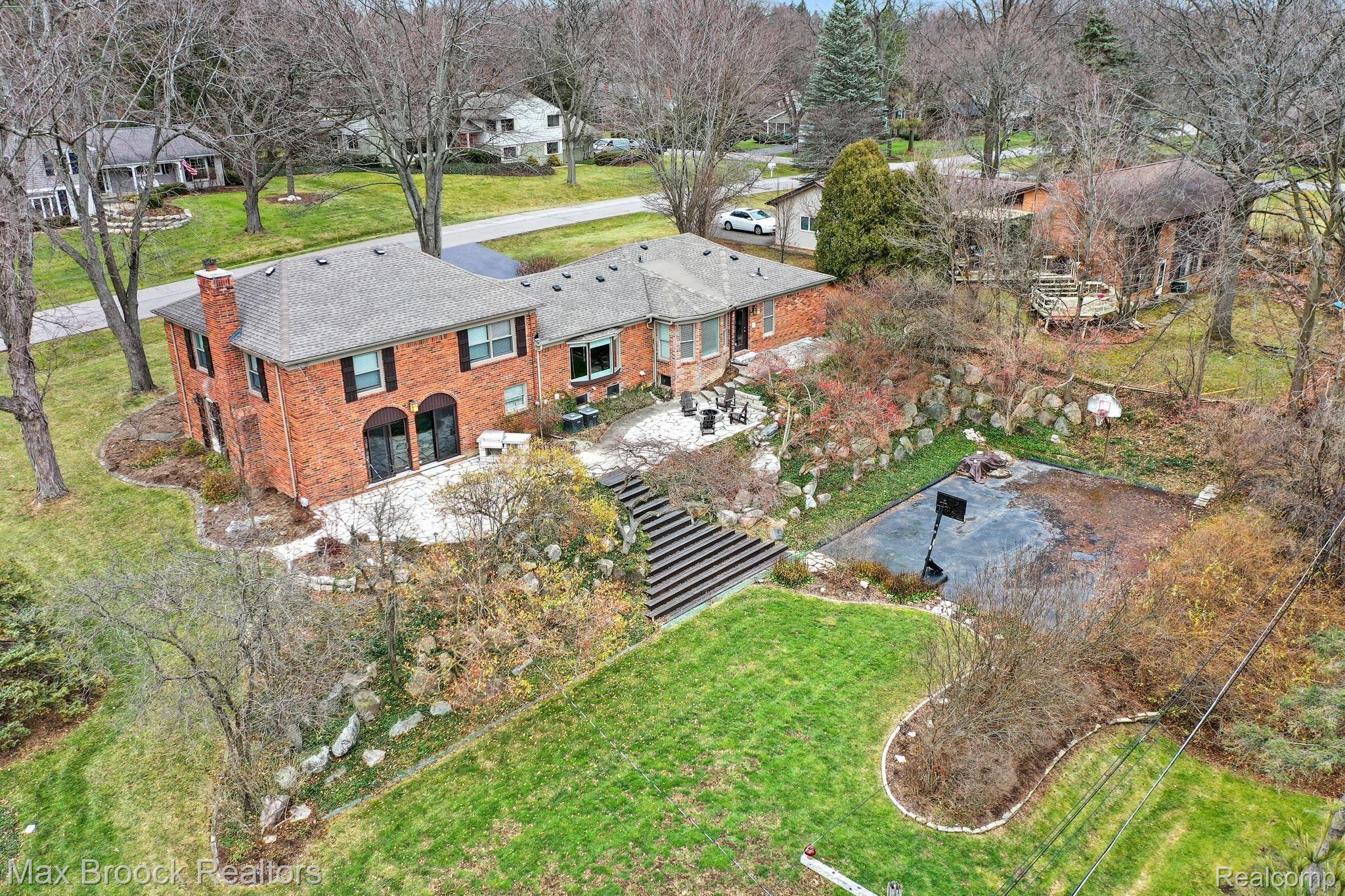 910 Rock Spring Road Bloomfield Hills, MI 48304 - Photo 34 of 43 DJI_0495.jpg