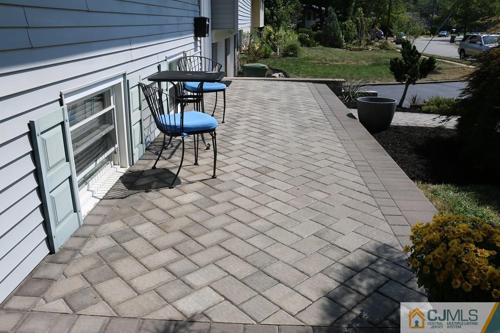 21 Merker Drive Edison, NJ 08837 - Photo 2 of 25 Gallery Image 2