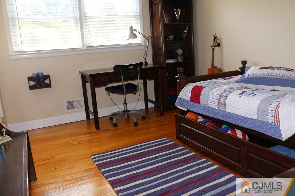 21 Merker Drive Edison, NJ 08837 - Photo 13 of 25 Gallery Image 13