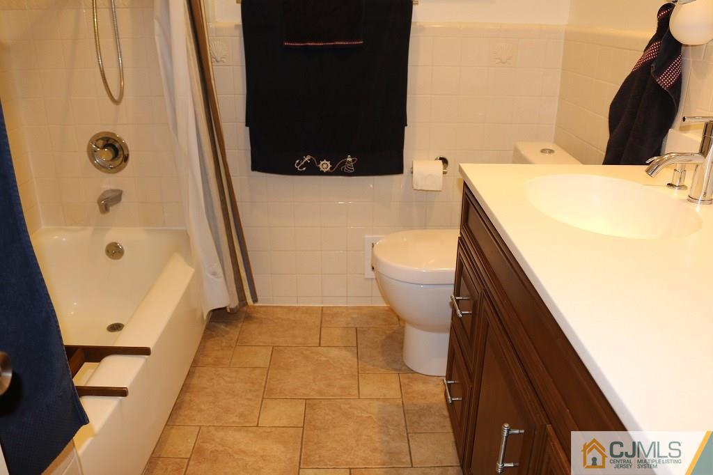 21 Merker Drive Edison, NJ 08837 - Photo 16 of 25 Gallery Image 16