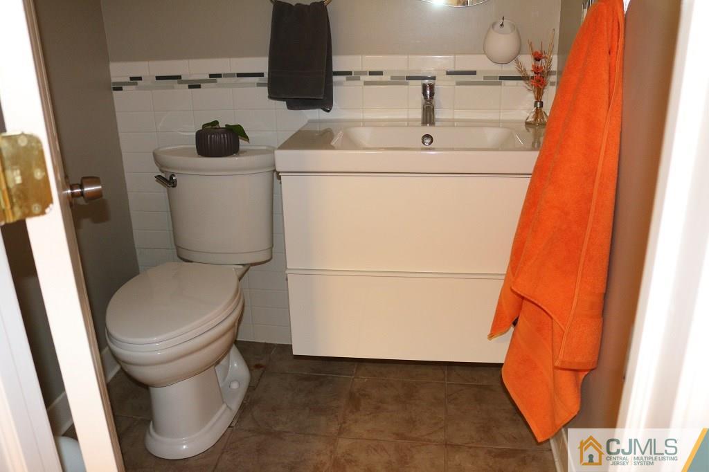 21 Merker Drive Edison, NJ 08837 - Photo 17 of 25 Gallery Image 17