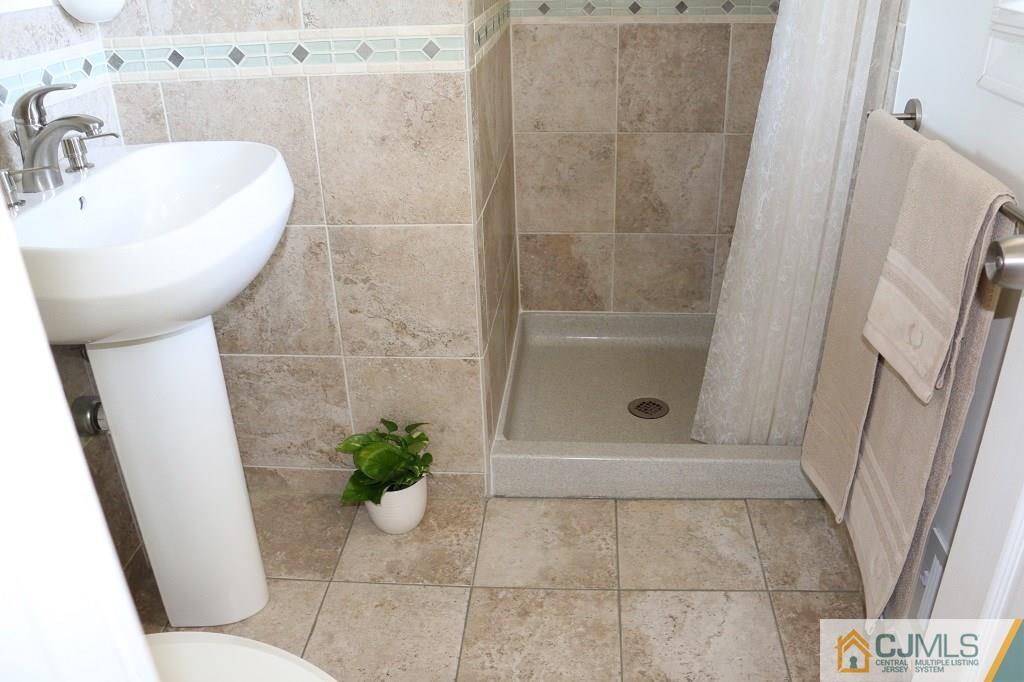 21 Merker Drive Edison, NJ 08837 - Photo 5 of 25 Gallery Image 5