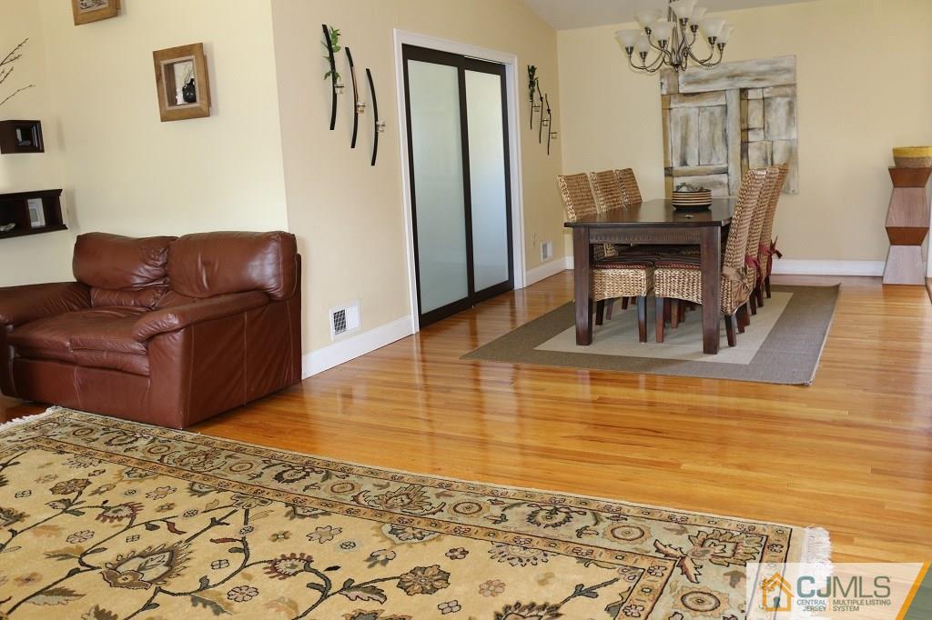 21 Merker Drive Edison, NJ 08837 - Photo 9 of 25 Gallery Image 9