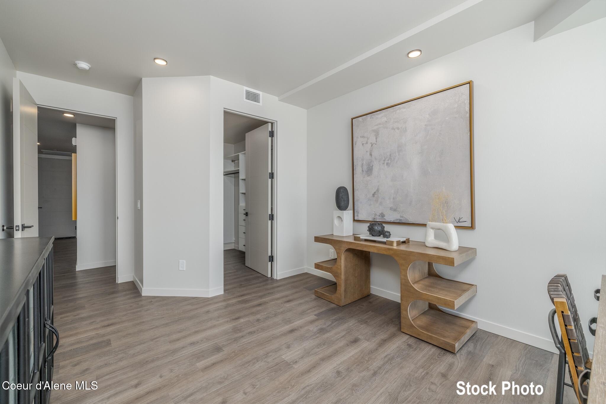 116 South 3rd Street, Unit 1503 Coeur D'Alene, ID 83814 - Photo 25 of 35 19 Guest Bedroom Unit 401 Stock Photo