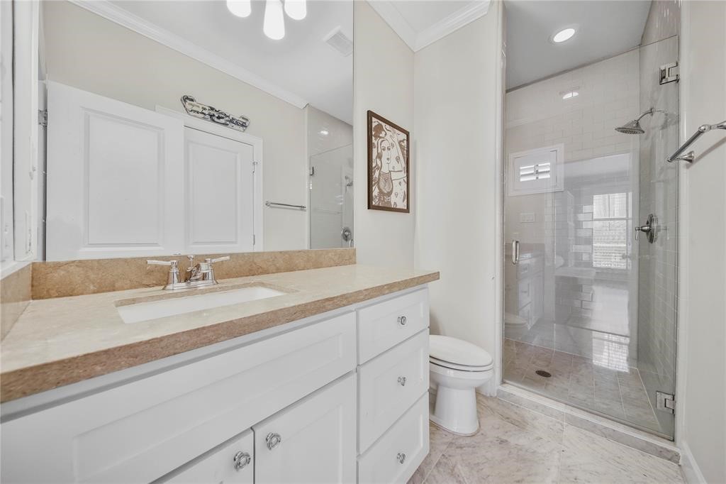602 Knox Street Houston, TX 77007 - Photo 7 of 26 First Floor Bathroom