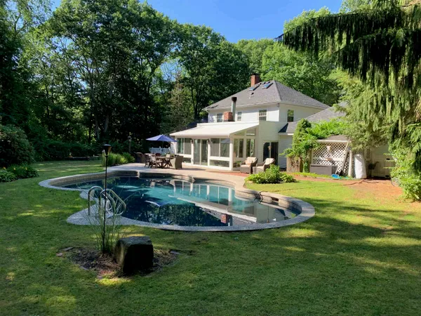 $1,395,000 | 188 Kensington Road, Hampton Falls, NH 03844