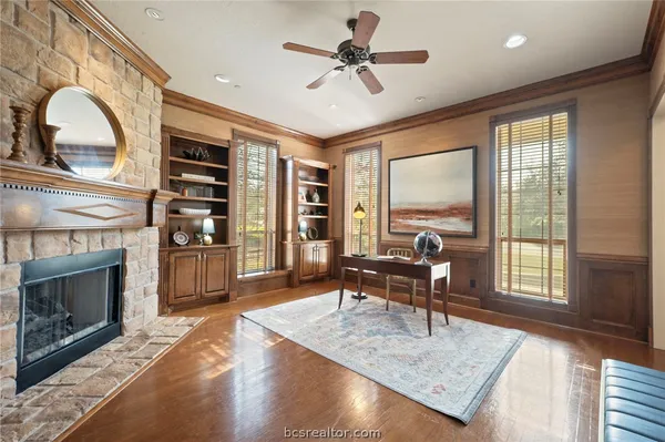 $915,000 | 9307 Lake Forest Court South, College Station, TX 77845