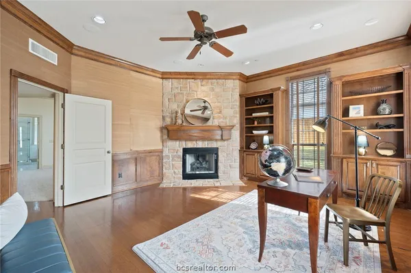 $915,000 | 9307 Lake Forest Court South, College Station, TX 77845