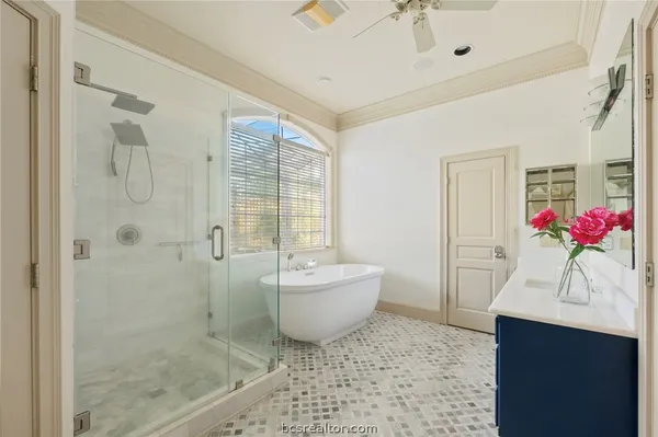 $915,000 | 9307 Lake Forest Court South, College Station, TX 77845