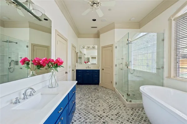 $915,000 | 9307 Lake Forest Court South, College Station, TX 77845