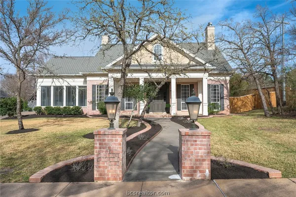 $915,000 | 9307 Lake Forest Court South, College Station, TX 77845