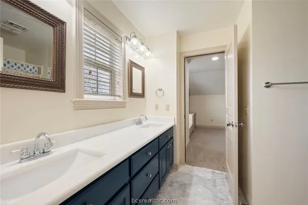 $915,000 | 9307 Lake Forest Court South, College Station, TX 77845