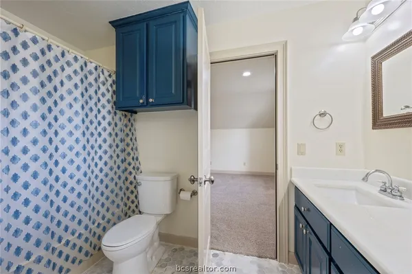$915,000 | 9307 Lake Forest Court South, College Station, TX 77845