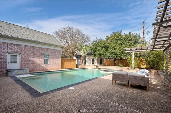 $915,000 | 9307 Lake Forest Court South, College Station, TX 77845