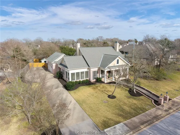 $915,000 | 9307 Lake Forest Court South, College Station, TX 77845