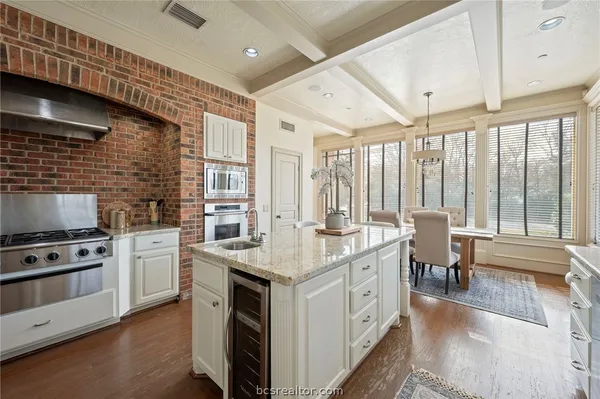 $915,000 | 9307 Lake Forest Court South, College Station, TX 77845