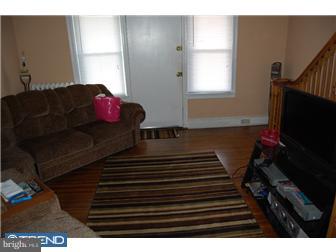42 Golf Road Upper Darby, PA 19082 - Photo 3 of 12 Living Room