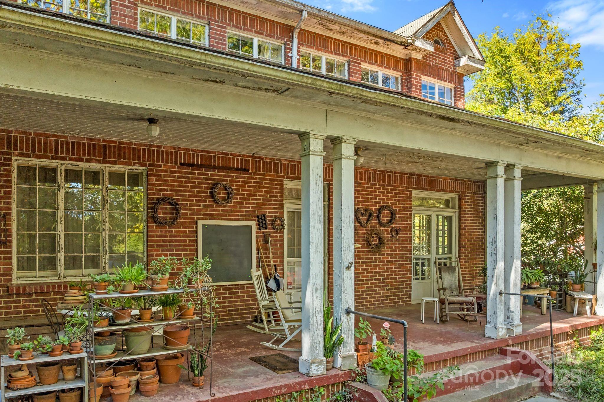 414 Beaucatcher Road Asheville, NC 28805 - Photo 3 of 34 front view of a building
