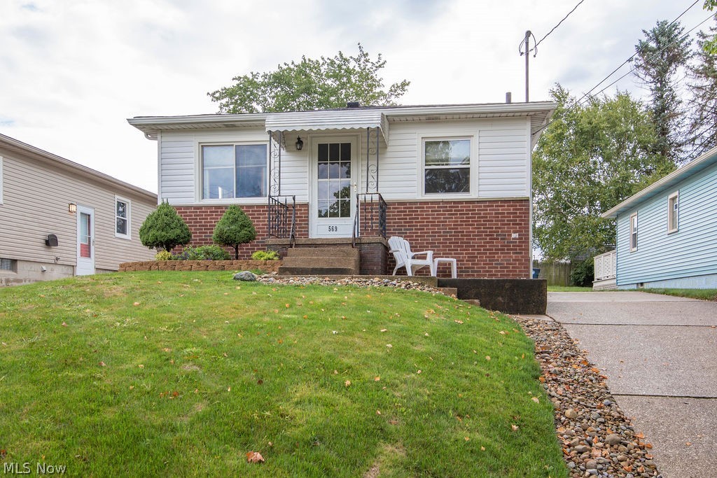 Welcome home to 569 Lansing Road