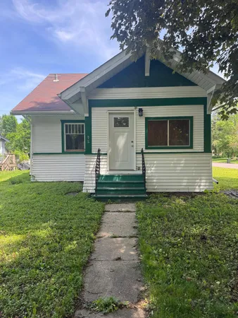 $199,900 | 601 Carver Street North, Winthrop, MN 55396