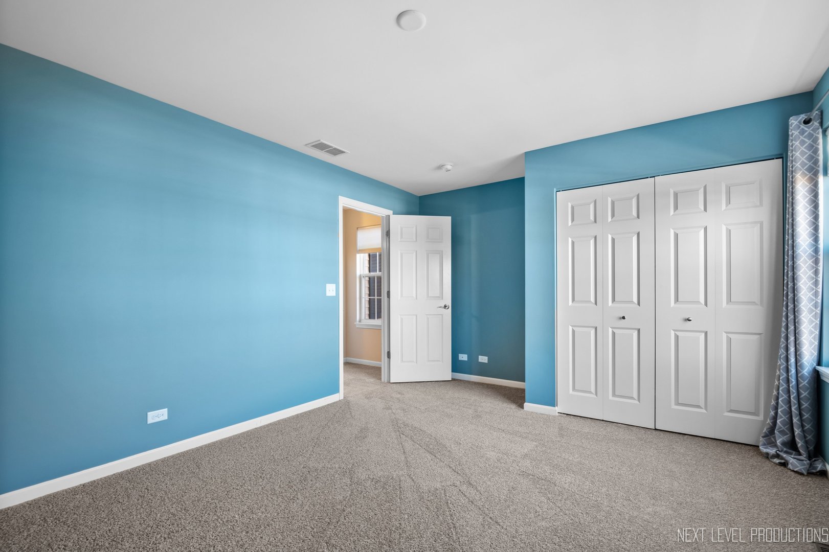 2842 Church Road Aurora, IL 60502 - Photo 20 of 28 an empty room with closet area