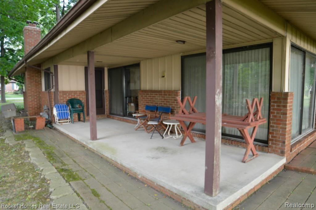 18440 Meridian Road Grosse Ile, MI 48138 - Photo 28 of 41 DSC_0113.jpg