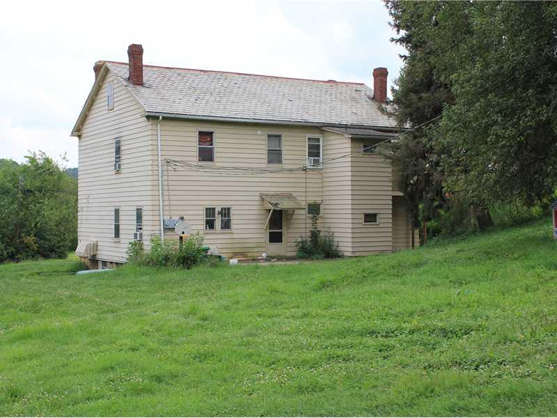 301 Keck Road Butler, PA 16002 - Photo 3 of 4 Exterior Back.