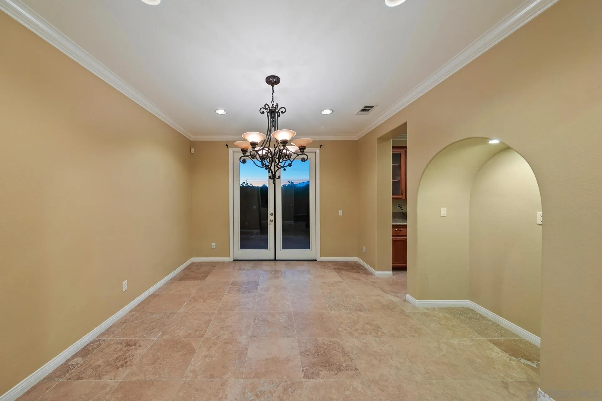 624 Ridgemont Circle Escondido, CA 92027 - Photo 13 of 71 en view of a big room with a chandelier fan and windows