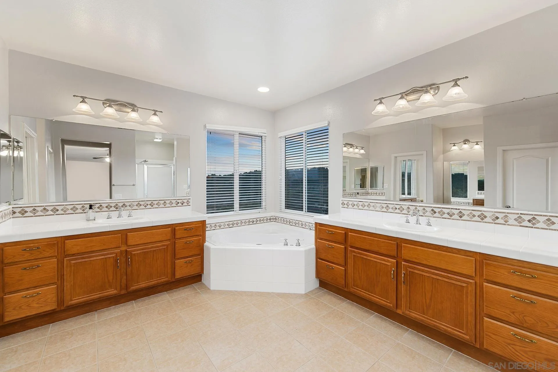 624 Ridgemont Circle Escondido, CA 92027 - Photo 38 of 71