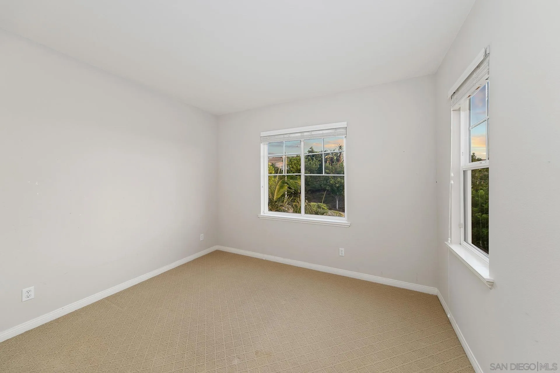 624 Ridgemont Circle Escondido, CA 92027 - Photo 42 of 71 an empty room with a window