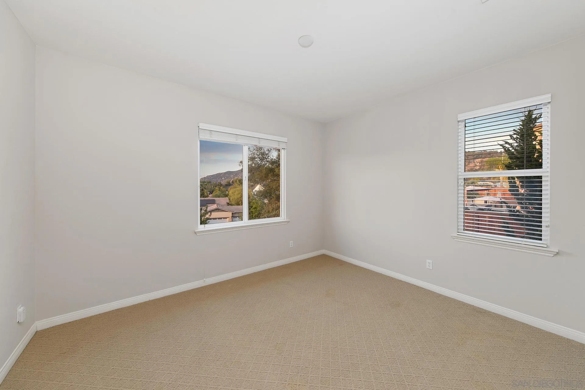 624 Ridgemont Circle Escondido, CA 92027 - Photo 45 of 71 an empty room with a window