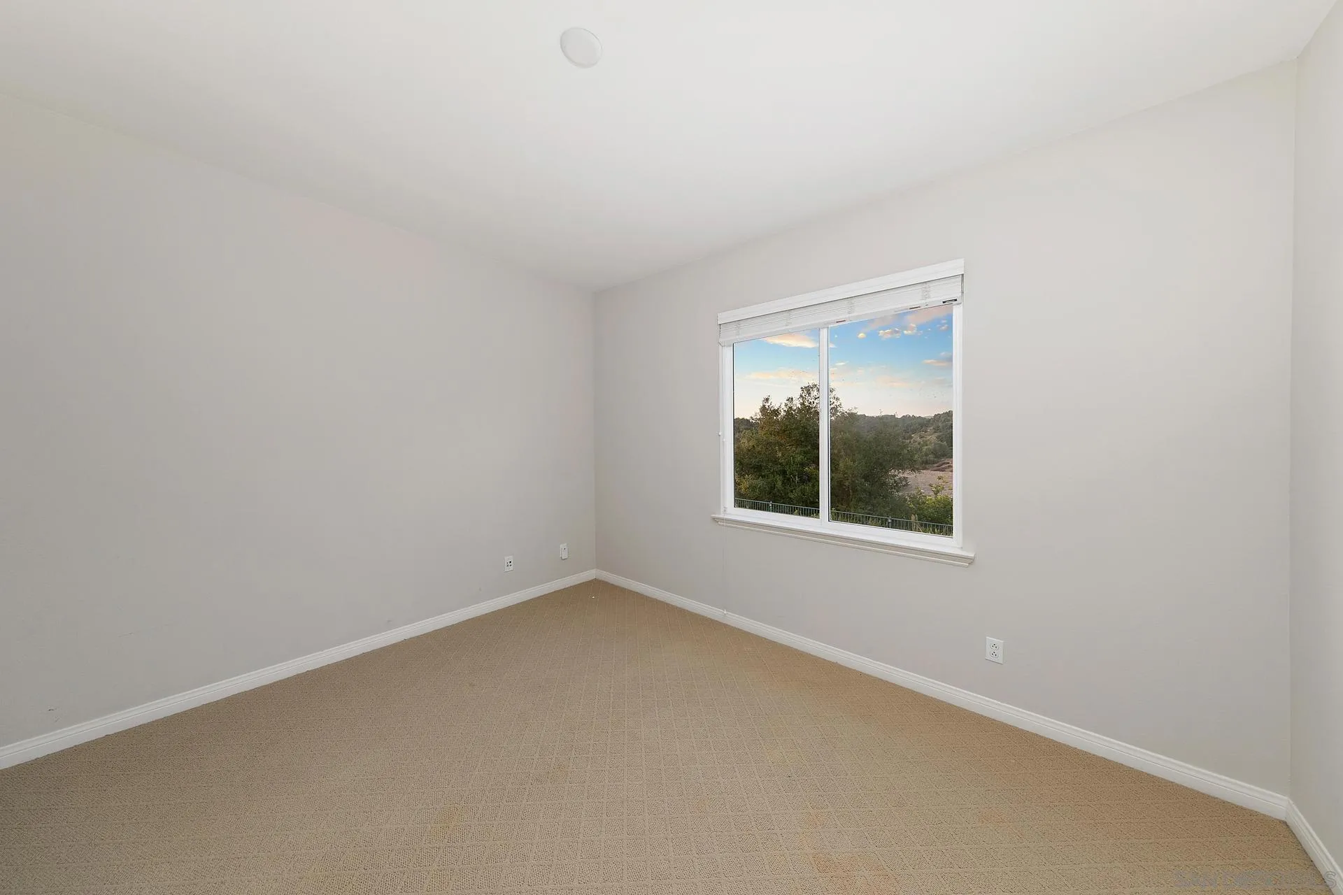 624 Ridgemont Circle Escondido, CA 92027 - Photo 46 of 71 an empty room with a window