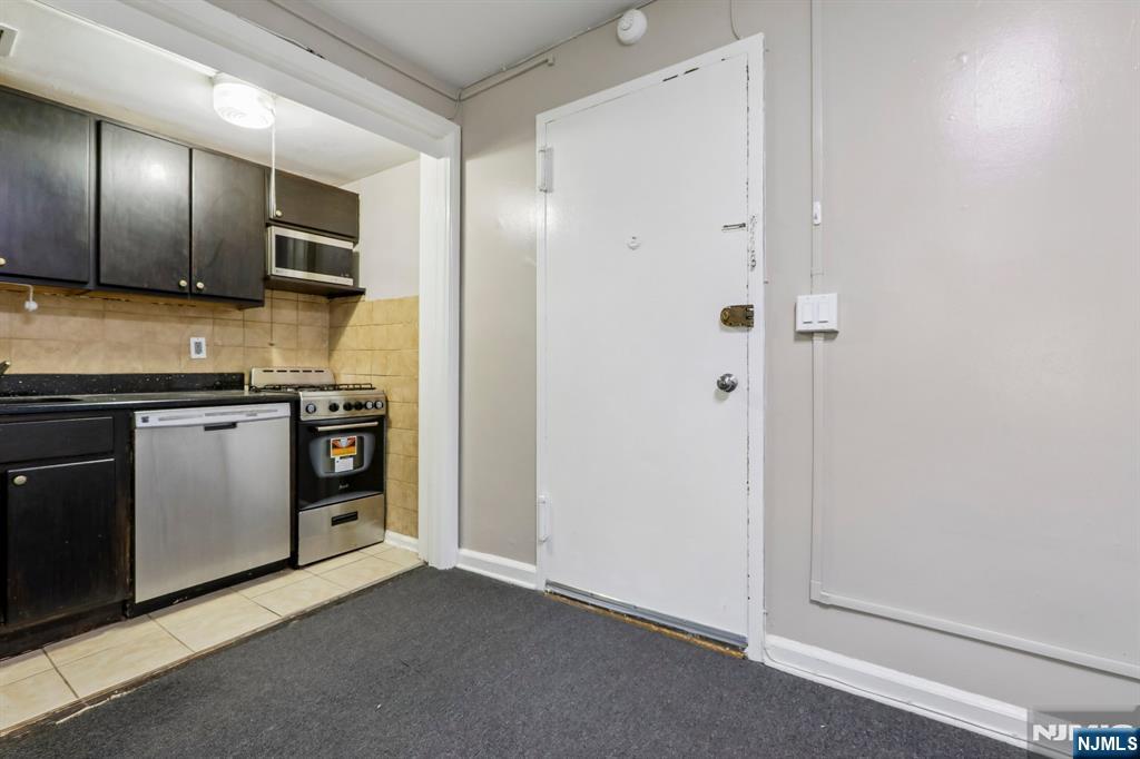 3031 Edwin Avenue, Unit 4H Fort Lee, NJ 07024 - Photo 6 of 33