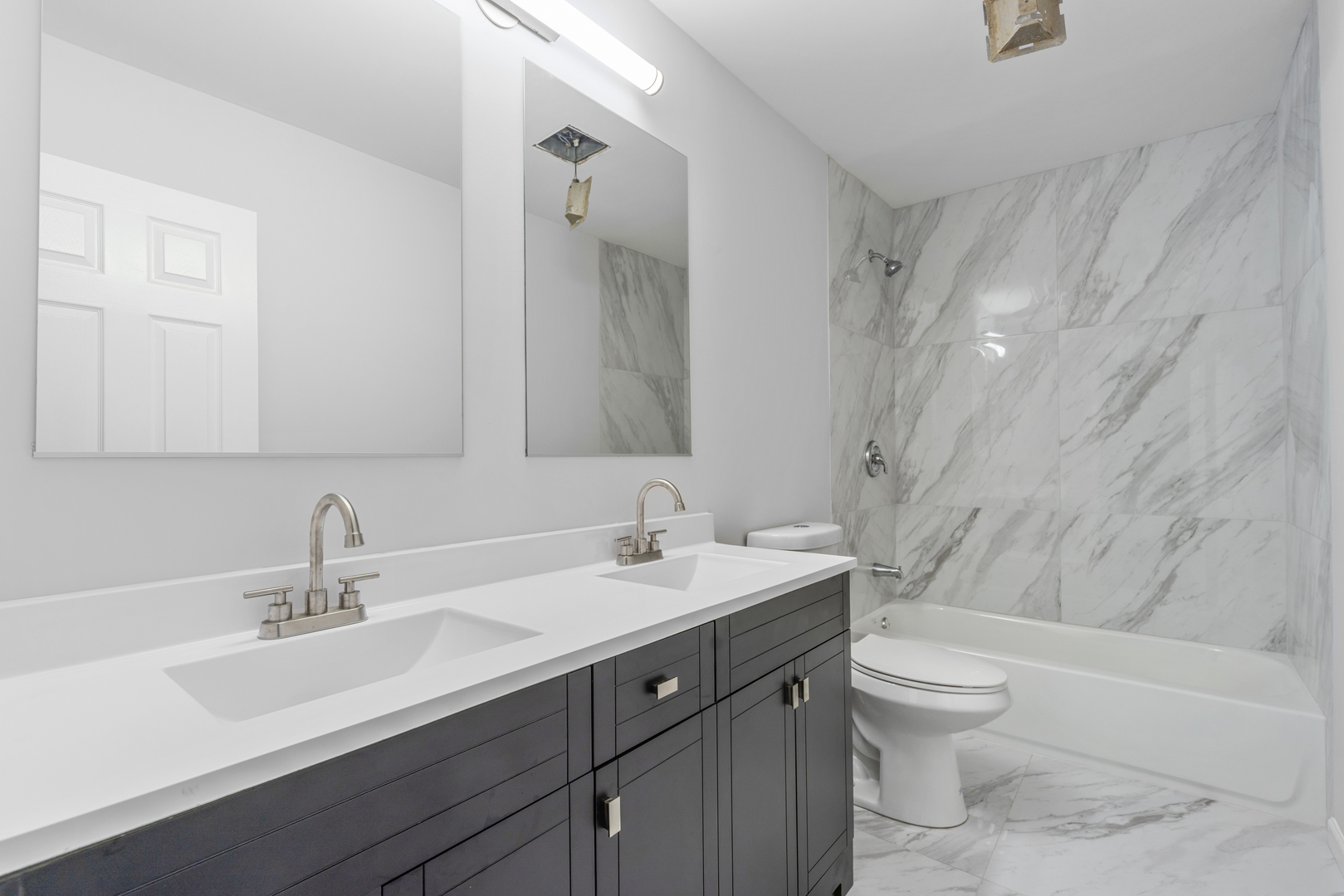 9417 Dee Road Des Plaines, IL 60016 - Photo 12 of 23 Gallery Image 12