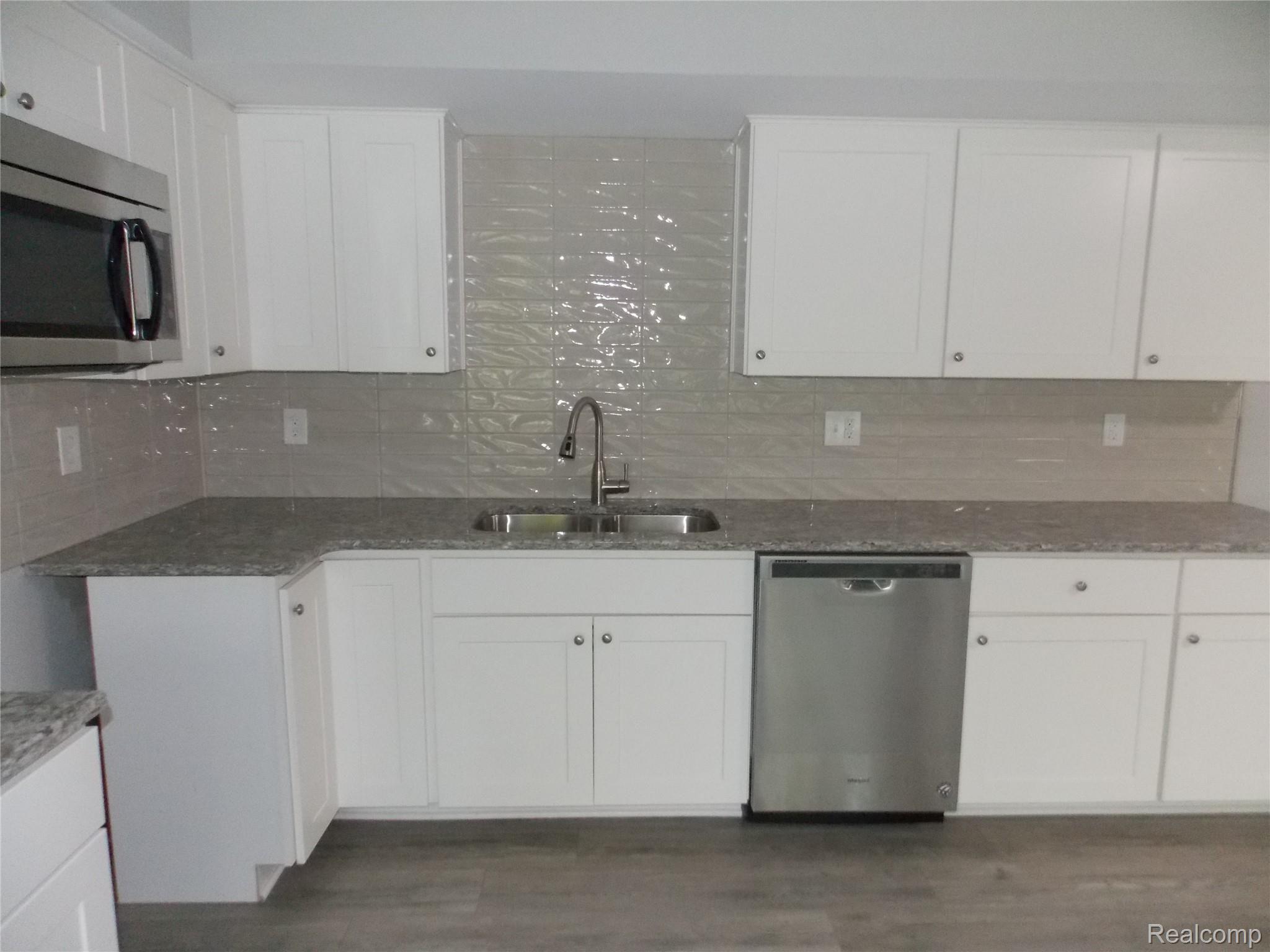 21905 Stahelin Road Southfield, MI 48075 - Photo 17 of 33 DSCN3728.JPG