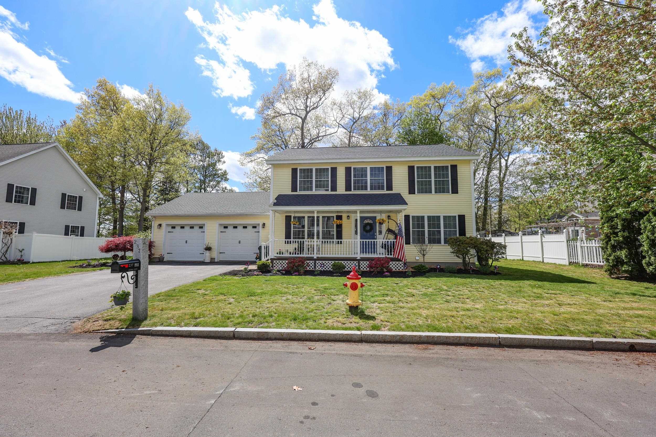 237 Stanton Street Manchester, NH 03103 - Photo 3 of 49