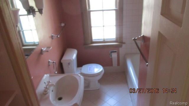 19481 Canterbury Road Detroit, MI 48221 - Photo 18 of 25