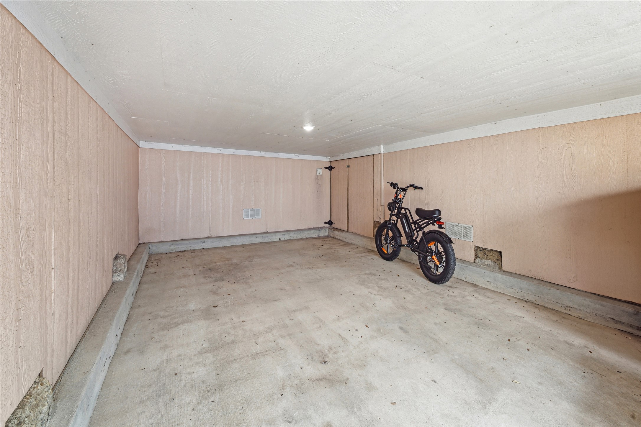 613 9th Street Galveston, TX 77550 - Photo 28 of 35 a view of a garage with equipment