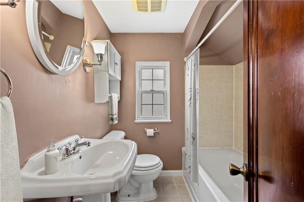 819 Geyer Road Pittsburgh, PA 15212 - Photo 11 of 25 Gallery Image 11
