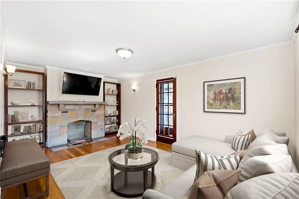 819 Geyer Road Pittsburgh, PA 15212 - Photo 2 of 25 Gallery Image 2