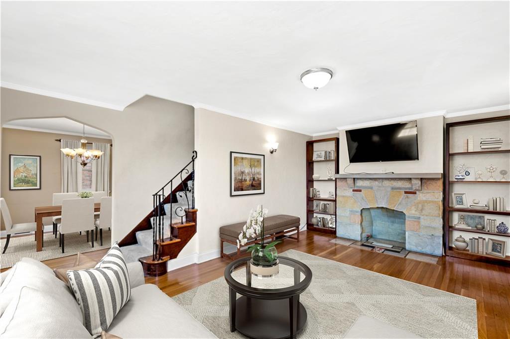 819 Geyer Road Pittsburgh, PA 15212 - Photo 3 of 25 Gallery Image 3