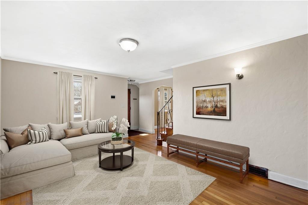 819 Geyer Road Pittsburgh, PA 15212 - Photo 4 of 25 Gallery Image 4