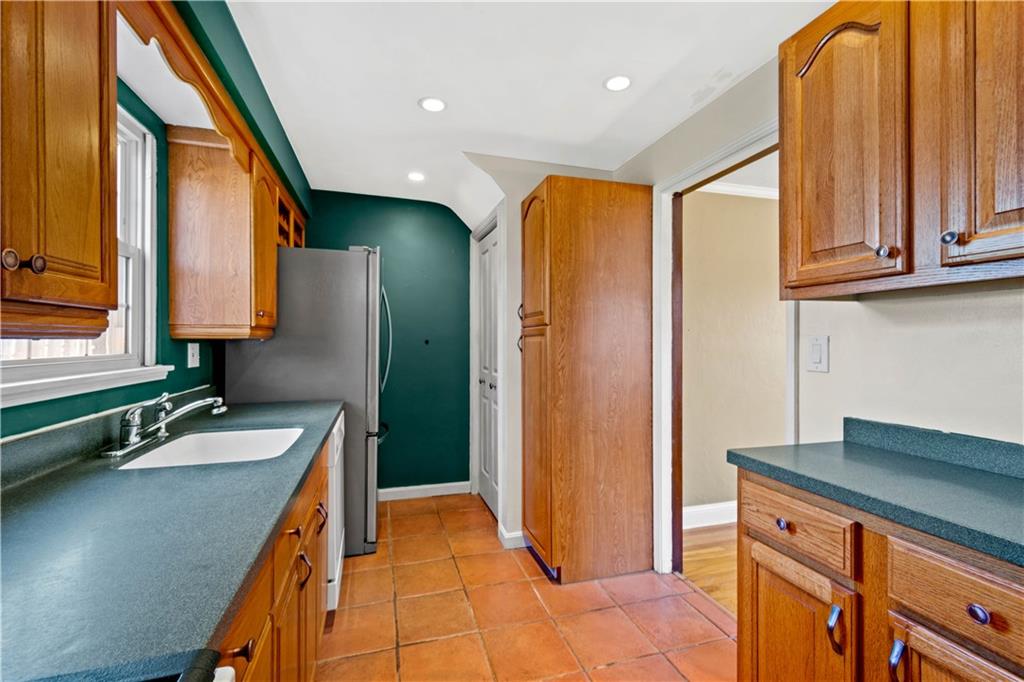 819 Geyer Road Pittsburgh, PA 15212 - Photo 8 of 25 Gallery Image 8